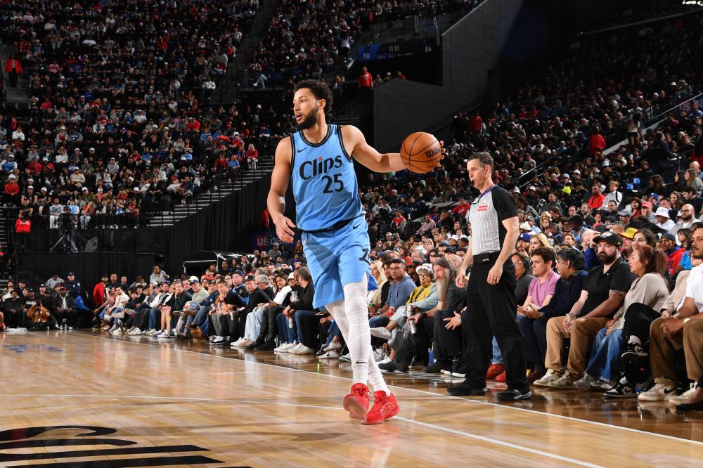 手防守均失 手防守均失