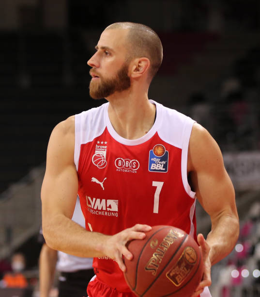 包括足球 包括足球